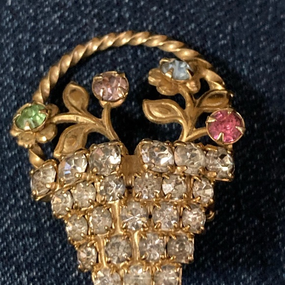 Beautiful Pin EUC - Picture 2 of 7